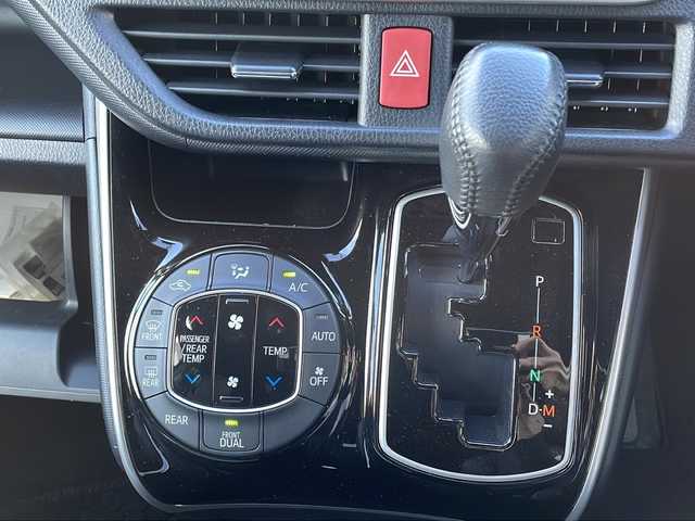 トヨタ ヴォクシー ZS 煌Ⅱ 長野県 2020(令2)年 4.1万km ブラック 純正9インチナビ　【NSZT-Y68T】/(FM/AM/Bluetooth/CD/TV)/前後ドライブレコーダー　【DC-DR652】/バックカメラ/両側パワースライドドア/クルーズコントロール/衝突被害軽減ブレーキ/車線逸脱警報/前後コーナーセンサー/MTモード/ビルトインETC/ステアリングスイッチ/純正16インチアルミホイール/LEDヘッドライト/オートハイビーム/オートライト/社外フロアマット/ウォークスルー/アイドリングストップ/プッシュスタート/ドアバイザー/スマートキー/パワーステアリング/パワーウインドウ