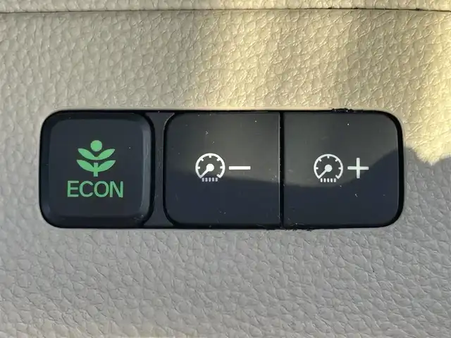 ホンダ Ｎ ＢＯＸ G L ホンダセンシング 熊本県 2018(平30)年 6.9万km プラチナホワイトパール 社外ナビ/AM/FM/CD/DVD/BT/USB/SD/・ワンセグ/・バックカメラ/ホンダセンシング/・アダプティブクルーズコントロール/・先行車発進お知らせ機能/・路外逸脱抑制機能/・レーンキープアシスト/・標識認識機能/エマージェンシーストップシグナル/ヒルスタートアシスト/アンチロックブレーキシステム/トラクションコントロールシステム/ビルトインETC/スマートキー/スペアキー/片側パワースライド/ドライブレコーダー（前方）/横すべり抑制/電動格納ミラー