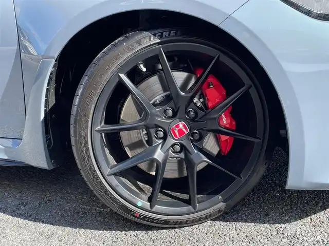 ホンダ シビック タイプR 神奈川県 2025(令7)年 0.1千km ソニックグレーパール ワンオーナー/純正メモリーナビ・地デジTV/純正USB/BT再生/バックモニター/ビルトインETC2.0/純正19インチAW/ブレンボブレーキ/LEDヘッドライト/ホンダセンシング/レーダークルーズコントロール/PCS/LKA/BSM/標識検知/コーナーセンサー/純正フロアマット/プッシュスタート/スマートキー×2/保証書・取説あり