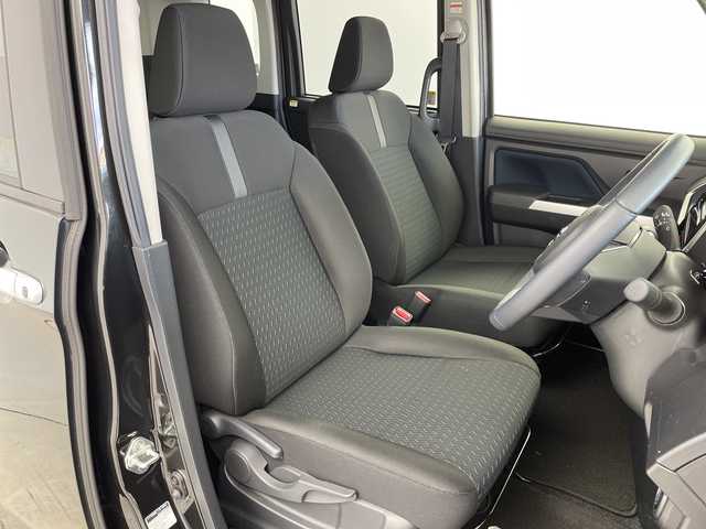 トヨタ ルーミー カスタムG 岐阜県 2023(令5)年 1.8万km ブラックマイカメタリック 社外ディスプレイオーディオ/(ラジオ/Bluetooth/CD)/両側パワースライドドア/衝突軽減ブレーキ/レーンキープアシスト/レーダークルーズコントロール/ステアリングスイッチ/LEDヘッドライト/ドライブレコーダー/ETC/スペアキー/スタッドレスAWセット積み込み