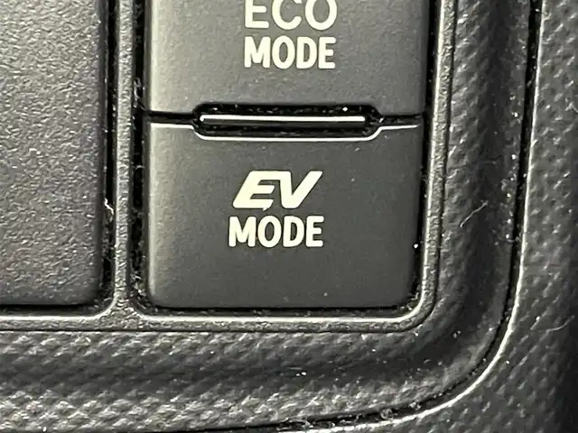 トヨタ アクア 群馬県 2016(平28)年 1.8万km ライムホワイトパールクリスタルシャイン 純正７インチＳＤナビ　純正ドライブレコーダー　クルーズコントロール　ステアリングリモコン　フルセグＴＶ　バックカメラ　フォグライト　オートライト　プッシュスタート　スマートキー　電動格納ミラー　禁煙車