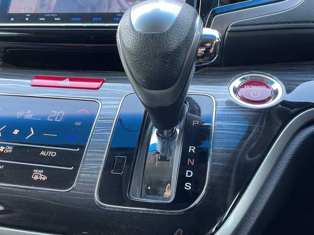 ホンダ オデッセイ ハイブリッド アブソルートセンシングEXパック 千葉県 2017(平29)年 5.8万km クリスタルブラックパール 純正8インチナビ/(フルセグTV/BT/CD/DVD/FM/AM)/デジタルインナーミラー型前後ドラレコ/ブラインドスポットモニター/純正フリップダウンモニター/大型アームレスト/衝突被害軽減システム/車線逸脱警報/追従式クルーズコントロール/ハーフレザーシート/両側パワースライドドア/横滑り防止装置/ビルトインETC/アイドリングストップ/LEDヘッドライト/フォグランプ/オートライト/ウィンカーミラー/電動格納ミラー/純正17インチAW/シートリフター/プッシュスタート/スマートキー/フロアマット