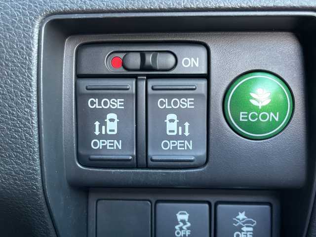 ホンダ オデッセイ ハイブリッド アブソルートセンシングEXパック 千葉県 2017(平29)年 5.8万km クリスタルブラックパール 純正8インチナビ/(フルセグTV/BT/CD/DVD/FM/AM)/デジタルインナーミラー型前後ドラレコ/ブラインドスポットモニター/純正フリップダウンモニター/大型アームレスト/衝突被害軽減システム/車線逸脱警報/追従式クルーズコントロール/ハーフレザーシート/両側パワースライドドア/横滑り防止装置/ビルトインETC/アイドリングストップ/LEDヘッドライト/フォグランプ/オートライト/ウィンカーミラー/電動格納ミラー/純正17インチAW/シートリフター/プッシュスタート/スマートキー/フロアマット