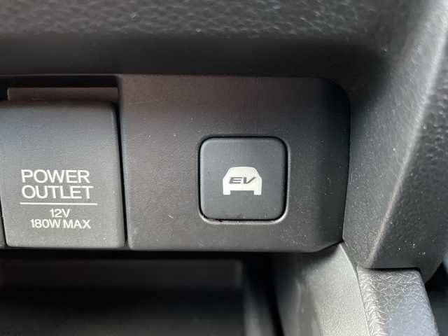 ホンダ オデッセイ ハイブリッド アブソルートセンシングEXパック 千葉県 2017(平29)年 5.8万km クリスタルブラックパール 純正8インチナビ/(フルセグTV/BT/CD/DVD/FM/AM)/デジタルインナーミラー型前後ドラレコ/ブラインドスポットモニター/純正フリップダウンモニター/大型アームレスト/衝突被害軽減システム/車線逸脱警報/追従式クルーズコントロール/ハーフレザーシート/両側パワースライドドア/横滑り防止装置/ビルトインETC/アイドリングストップ/LEDヘッドライト/フォグランプ/オートライト/ウィンカーミラー/電動格納ミラー/純正17インチAW/シートリフター/プッシュスタート/スマートキー/フロアマット