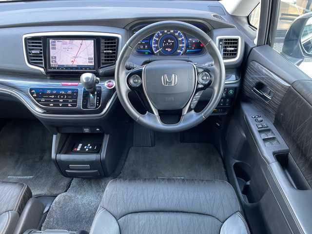 ホンダ オデッセイ ハイブリッド アブソルートセンシングEXパック 千葉県 2017(平29)年 5.8万km クリスタルブラックパール 純正8インチナビ/(フルセグTV/BT/CD/DVD/FM/AM)/デジタルインナーミラー型前後ドラレコ/ブラインドスポットモニター/純正フリップダウンモニター/大型アームレスト/衝突被害軽減システム/車線逸脱警報/追従式クルーズコントロール/ハーフレザーシート/両側パワースライドドア/横滑り防止装置/ビルトインETC/アイドリングストップ/LEDヘッドライト/フォグランプ/オートライト/ウィンカーミラー/電動格納ミラー/純正17インチAW/シートリフター/プッシュスタート/スマートキー/フロアマット