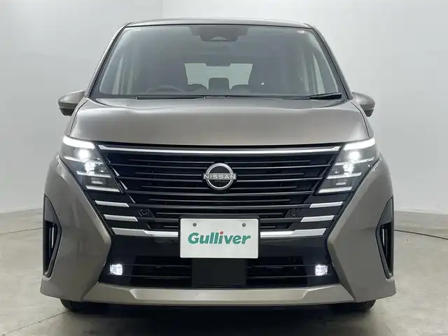 日産 セレナ e－パワー ハイウェイスター V 岡山県 2025(令7)年 0.7万km ゴールド プロパイロット/オートステップ/ワイヤレス充電/純正12.3インチナビ/(Bluetooth/フルセグTV/USB/Carplay/HDMI)/両側電動スライドドア/全方位カメラ/レーダークルーズコントロール/コーナーセンサー(前後)/純正LEDヘッドライト/オートハイビーム/カーテンエアバック/レーンアシスト/オートブレーキホールド/ビルトインETC2.0/純正ドライブレコーダー(前)/純正バイザー/純正フロアマット/純正16インチアルミホイール/スマートキー(2本)