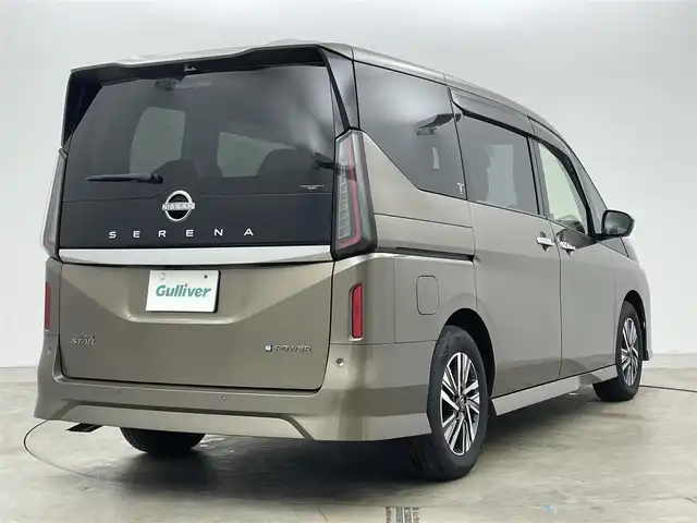 日産 セレナ e－パワー ハイウェイスター V 岡山県 2025(令7)年 0.7万km ゴールド プロパイロット/オートステップ/ワイヤレス充電/純正12.3インチナビ/(Bluetooth/フルセグTV/USB/Carplay/HDMI)/両側電動スライドドア/全方位カメラ/レーダークルーズコントロール/コーナーセンサー(前後)/純正LEDヘッドライト/オートハイビーム/カーテンエアバック/レーンアシスト/オートブレーキホールド/ビルトインETC2.0/純正ドライブレコーダー(前)/純正バイザー/純正フロアマット/純正16インチアルミホイール/スマートキー(2本)
