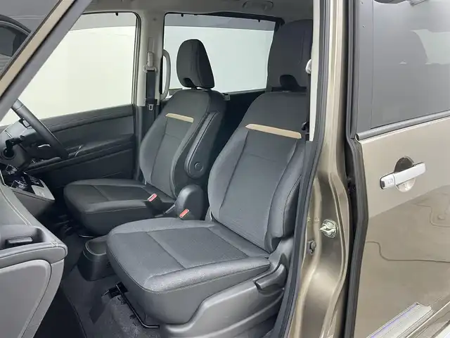 日産 セレナ e－パワー ハイウェイスター V 岡山県 2025(令7)年 0.7万km ゴールド プロパイロット/オートステップ/ワイヤレス充電/純正12.3インチナビ/(Bluetooth/フルセグTV/USB/Carplay/HDMI)/両側電動スライドドア/全方位カメラ/レーダークルーズコントロール/コーナーセンサー(前後)/純正LEDヘッドライト/オートハイビーム/カーテンエアバック/レーンアシスト/オートブレーキホールド/ビルトインETC2.0/純正ドライブレコーダー(前)/純正バイザー/純正フロアマット/純正16インチアルミホイール/スマートキー(2本)