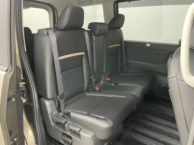 日産 セレナ e－パワー ハイウェイスター V 岡山県 2025(令7)年 0.7万km ゴールド プロパイロット/オートステップ/ワイヤレス充電/純正12.3インチナビ/(Bluetooth/フルセグTV/USB/Carplay/HDMI)/両側電動スライドドア/全方位カメラ/レーダークルーズコントロール/コーナーセンサー(前後)/純正LEDヘッドライト/オートハイビーム/カーテンエアバック/レーンアシスト/オートブレーキホールド/ビルトインETC2.0/純正ドライブレコーダー(前)/純正バイザー/純正フロアマット/純正16インチアルミホイール/スマートキー(2本)