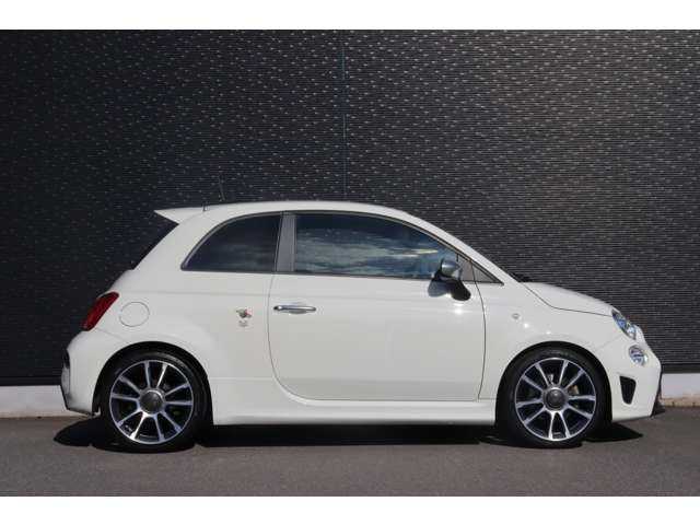 アバルト ５９５ ツーリズモ 大分県 2020(令2)年 1.4万km 白 ワンオーナー/アクラポビッチマフラー/純正ディスプレイオーディオ/ＣａｒＰｌａｙ/Bluetooth/バックカメラ/パーキングセンサー/赤革レザーシート/パドルシフト/ＨＩＤヘッドライト/純正１７インチＡＷ/純正フロアマット/ＥＴＣ/純正ドライブレコーダー（前後）