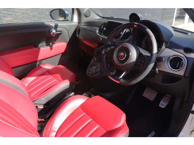 アバルト ５９５ ツーリズモ 大分県 2020(令2)年 1.4万km 白 ワンオーナー/アクラポビッチマフラー/純正ディスプレイオーディオ/ＣａｒＰｌａｙ/Bluetooth/バックカメラ/パーキングセンサー/赤革レザーシート/パドルシフト/ＨＩＤヘッドライト/純正１７インチＡＷ/純正フロアマット/ＥＴＣ/純正ドライブレコーダー（前後）