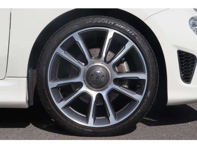 アバルト ５９５ ツーリズモ 大分県 2020(令2)年 1.4万km 白 ワンオーナー/アクラポビッチマフラー/純正ディスプレイオーディオ/ＣａｒＰｌａｙ/Bluetooth/バックカメラ/パーキングセンサー/赤革レザーシート/パドルシフト/ＨＩＤヘッドライト/純正１７インチＡＷ/純正フロアマット/ＥＴＣ/純正ドライブレコーダー（前後）