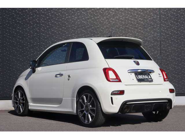 アバルト ５９５ ツーリズモ 大分県 2020(令2)年 1.4万km 白 ワンオーナー/アクラポビッチマフラー/純正ディスプレイオーディオ/ＣａｒＰｌａｙ/Bluetooth/バックカメラ/パーキングセンサー/赤革レザーシート/パドルシフト/ＨＩＤヘッドライト/純正１７インチＡＷ/純正フロアマット/ＥＴＣ/純正ドライブレコーダー（前後）