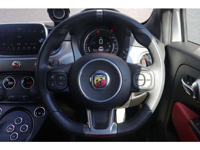 アバルト ５９５ ツーリズモ 大分県 2020(令2)年 1.4万km 白 ワンオーナー/アクラポビッチマフラー/純正ディスプレイオーディオ/ＣａｒＰｌａｙ/Bluetooth/バックカメラ/パーキングセンサー/赤革レザーシート/パドルシフト/ＨＩＤヘッドライト/純正１７インチＡＷ/純正フロアマット/ＥＴＣ/純正ドライブレコーダー（前後）