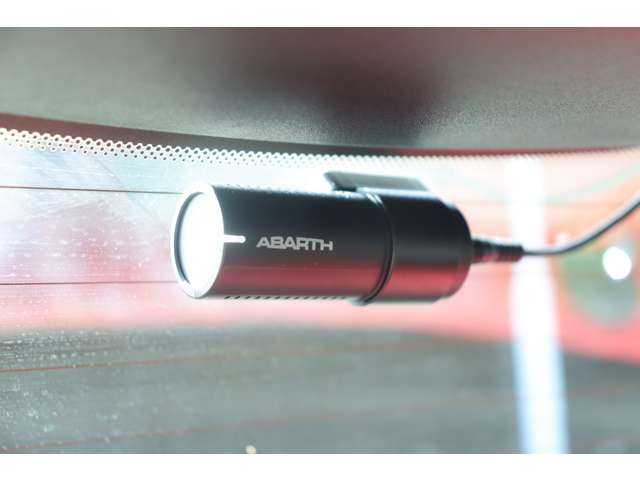 アバルト ５９５ ツーリズモ 大分県 2020(令2)年 1.4万km 白 ワンオーナー/アクラポビッチマフラー/純正ディスプレイオーディオ/ＣａｒＰｌａｙ/Bluetooth/バックカメラ/パーキングセンサー/赤革レザーシート/パドルシフト/ＨＩＤヘッドライト/純正１７インチＡＷ/純正フロアマット/ＥＴＣ/純正ドライブレコーダー（前後）