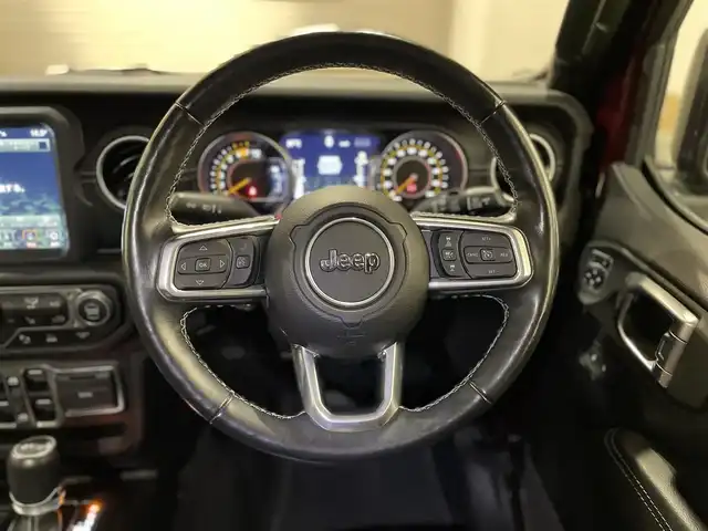 クライスラー・ジープ ジープ ラングラー アンリミテッド サハラ 静岡県 2021(令3)年 4.8万km ダークガーネットレッドパール 黒レザーシート/前席シートヒーター/ステアリングヒーター/ALPINEサブウーファー/LEDヘッドライト/オートハイビーム/オートライト衝突被害軽減ブレーキ/ブラインドスポットモニター/レーダークルーズコントロール/ダウンヒルアシストコントロールナビ/バックカメラ/フロントカメラ/左サイドカメラ/ステアリングスイッチ/フロントフォグライト/ETC２．０/純正１８インチアルミホイール/純正フロアマット/保証書・取扱説明書/スペアキー