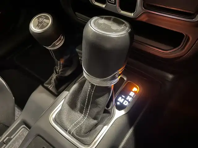 クライスラー・ジープ ジープ ラングラー アンリミテッド サハラ 静岡県 2021(令3)年 4.8万km ダークガーネットレッドパール 黒レザーシート/前席シートヒーター/ステアリングヒーター/ALPINEサブウーファー/LEDヘッドライト/オートハイビーム/オートライト衝突被害軽減ブレーキ/ブラインドスポットモニター/レーダークルーズコントロール/ダウンヒルアシストコントロールナビ/バックカメラ/フロントカメラ/左サイドカメラ/ステアリングスイッチ/フロントフォグライト/ETC２．０/純正１８インチアルミホイール/純正フロアマット/保証書・取扱説明書/スペアキー