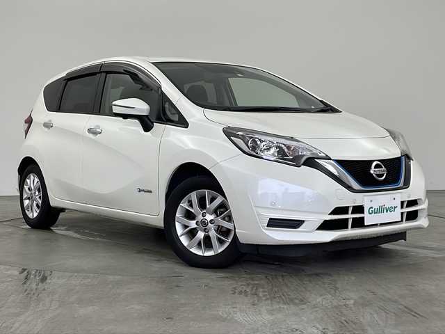 日産 ノート e－パワー X Vセレクション 兵庫県 2020(令2)年 6.6万km ブリリアントホワイトパール ・ワンオーナー車/・純正ナビ/CD/DVD/BT/SD/TV/・アラウンドビューモニター/・レーンキープアシスト/・コーナーセンサー/・エマージェンシーブレーキ/・LEDヘッドライト/・オートライト/・スマートキー/・スペアキー/・社外ETC/・前方ドライブレコーダー/・純正フロアマット/・純正アルミホイール/・プッシュスタート/・パワーステアリング/・パワーウィンドウ/・前後コーナーセンサー/・運転席・助手席エアバッグ