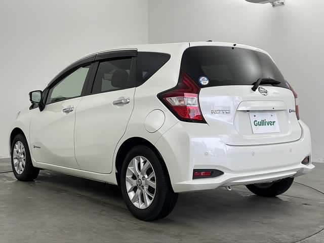 日産 ノート e－パワー X Vセレクション 兵庫県 2020(令2)年 6.6万km ブリリアントホワイトパール ・ワンオーナー車/・純正ナビ/CD/DVD/BT/SD/TV/・アラウンドビューモニター/・レーンキープアシスト/・コーナーセンサー/・エマージェンシーブレーキ/・LEDヘッドライト/・オートライト/・スマートキー/・スペアキー/・社外ETC/・前方ドライブレコーダー/・純正フロアマット/・純正アルミホイール/・プッシュスタート/・パワーステアリング/・パワーウィンドウ/・前後コーナーセンサー/・運転席・助手席エアバッグ