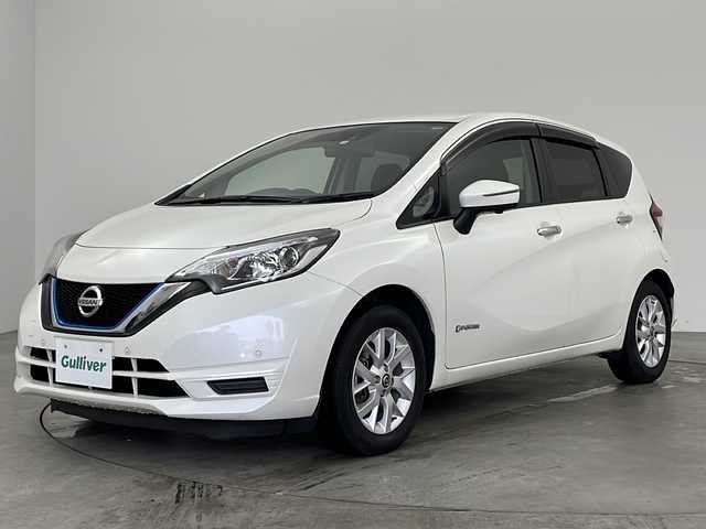 日産 ノート e－パワー X Vセレクション 兵庫県 2020(令2)年 6.6万km ブリリアントホワイトパール ・ワンオーナー車/・純正ナビ/CD/DVD/BT/SD/TV/・アラウンドビューモニター/・レーンキープアシスト/・コーナーセンサー/・エマージェンシーブレーキ/・LEDヘッドライト/・オートライト/・スマートキー/・スペアキー/・社外ETC/・前方ドライブレコーダー/・純正フロアマット/・純正アルミホイール/・プッシュスタート/・パワーステアリング/・パワーウィンドウ/・前後コーナーセンサー/・運転席・助手席エアバッグ