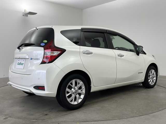 日産 ノート e－パワー X Vセレクション 兵庫県 2020(令2)年 6.6万km ブリリアントホワイトパール ・ワンオーナー車/・純正ナビ/CD/DVD/BT/SD/TV/・アラウンドビューモニター/・レーンキープアシスト/・コーナーセンサー/・エマージェンシーブレーキ/・LEDヘッドライト/・オートライト/・スマートキー/・スペアキー/・社外ETC/・前方ドライブレコーダー/・純正フロアマット/・純正アルミホイール/・プッシュスタート/・パワーステアリング/・パワーウィンドウ/・前後コーナーセンサー/・運転席・助手席エアバッグ