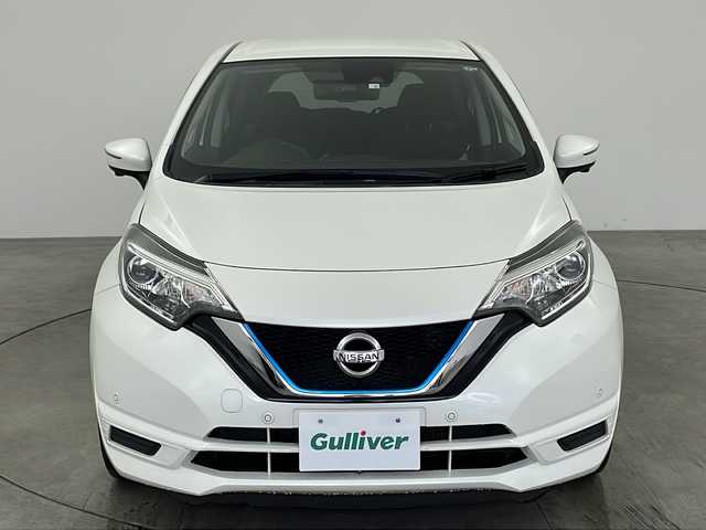 日産 ノート e－パワー X Vセレクション 兵庫県 2020(令2)年 6.6万km ブリリアントホワイトパール ・ワンオーナー車/・純正ナビ/CD/DVD/BT/SD/TV/・アラウンドビューモニター/・レーンキープアシスト/・コーナーセンサー/・エマージェンシーブレーキ/・LEDヘッドライト/・オートライト/・スマートキー/・スペアキー/・社外ETC/・前方ドライブレコーダー/・純正フロアマット/・純正アルミホイール/・プッシュスタート/・パワーステアリング/・パワーウィンドウ/・前後コーナーセンサー/・運転席・助手席エアバッグ