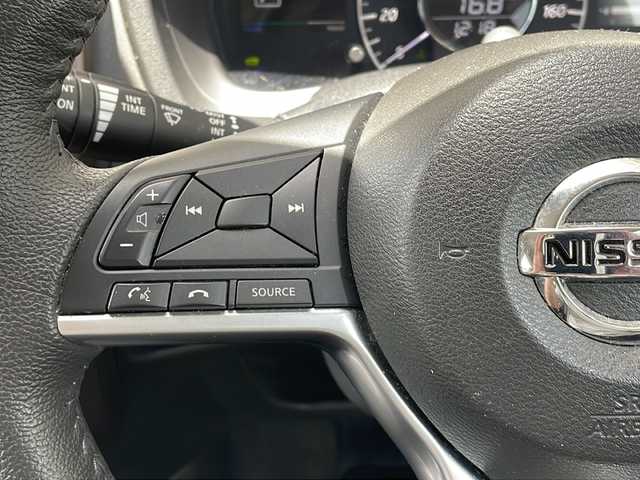 日産 ノート e－パワー メダリスト FOUR 長野県 2020(令2)年 7.6万km パール ４WD/エマージェンシーブレーキ/純正メモリナビ/バックカメラ/ETC/ドライブレコーダー/ハーフレザーシート/社外１４インチアルミ/コーナーセンサー/インテリジェントキー/保証書/スペアキー