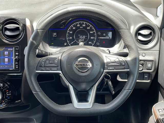 日産 ノート e－パワー メダリスト FOUR 長野県 2020(令2)年 7.6万km パール ４WD/エマージェンシーブレーキ/純正メモリナビ/バックカメラ/ETC/ドライブレコーダー/ハーフレザーシート/社外１４インチアルミ/コーナーセンサー/インテリジェントキー/保証書/スペアキー
