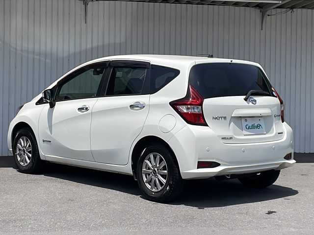 日産 ノート e－パワー メダリスト FOUR 長野県 2020(令2)年 7.6万km パール ４WD/エマージェンシーブレーキ/純正メモリナビ/バックカメラ/ETC/ドライブレコーダー/ハーフレザーシート/社外１４インチアルミ/コーナーセンサー/インテリジェントキー/保証書/スペアキー