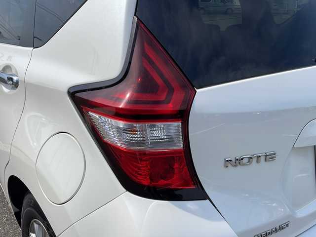 日産 ノート e－パワー メダリスト FOUR 新潟県 2020(令2)年 7.6万km ブリリアントホワイトパール ４WD/ワンオーナー/純正メモリナビ(Bluetooth/DTV/FM/AM)/バックカメラ/プッシュスタート/アイドリングストップ/純正フロアマット/ETC/ドライブレコーダー/ハーフレザーシート/社外１４インチアルミ/コーナーセンサー/電格ミラー