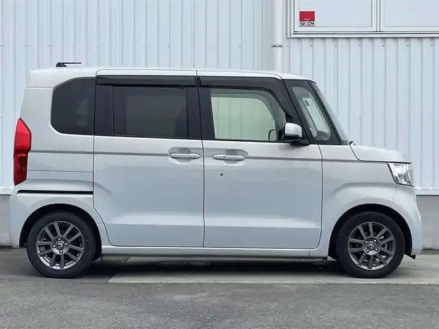 ホンダ Ｎ ＢＯＸ EX ターボ 愛媛県 2023(令5)年 1.8万km プレミアムサンライトホワイトパール ホンダセンシング/衝突被害軽減ブレーキ/レーンキープアシスト/前後誤発進抑制機能/アダプティブクルーズコントロール/ロードサインアシスト/クリアランスソナー/純正7インチナビ【VXM-235Ci】/　CD/Bluetooth/バックカメラ/前後ドライブレコーダー/ビルトインETC/プッシュスタート/前席シートヒーター/純正14インチAW/オートライト/LEDヘッドライト/バックテーブル/パドルシフト/ドアバイザー/フロアマット