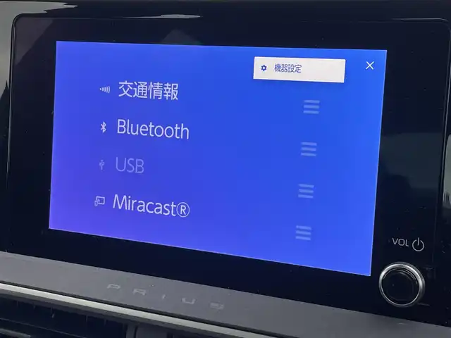 トヨタ プリウス U 滋賀県 2024(令6)年 0.2万km ダークブルー 純正ディスプレイオーディオ（BT/フルセグ）/バックカメラ/ビルトインETC2.0 /衝突軽減ブレーキ/レーンキープアシスト/盗難防止装置/パーキングアシスト/アイドリングストップ/追従クルーズコントロール/革巻きステアリング/クリアランスソナー/LEDヘッドライト/オートマチックハイビーム/ドライブレコーダー/スマートキー