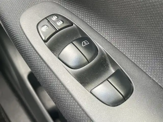 日産 セレナ ハイウェイスター Sハイブリッド 千葉県 2014(平26)年 18.1万km ダイヤモンドブラック 純正メモリナビ /Bluetooth接続 /フルセグTV /CD/DVD /ビルドインETC /両側パワースライドドア /純正後席フリップダウンモニター /クルーズコントロール /純正アルミホイール /ウィンカーミラー