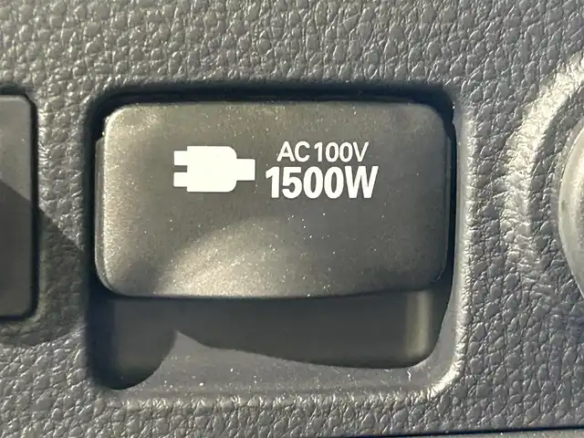 トヨタ ヤリスクロス ハイブリッド Z 愛知県 2021(令3)年 3万km ブラスゴールドメタリック 純正８インチディスプレイオーディオ　/パノラミックビューモニター/レーダークルーズコントロール/プリクラッシュセーフティ/ブラインドスポットモニター/レーントレーシングアシスト/クリアランスソナー/先行車発進告知/パワーバックドア/シートヒーター/ハーフレザーシート/前後ドライブレコーダー/ビルトインＥＴＣ/USB入力端子/アクセサリーソケット/TVキャンセラー/純正18インチアルミホイール/純正フロアマット