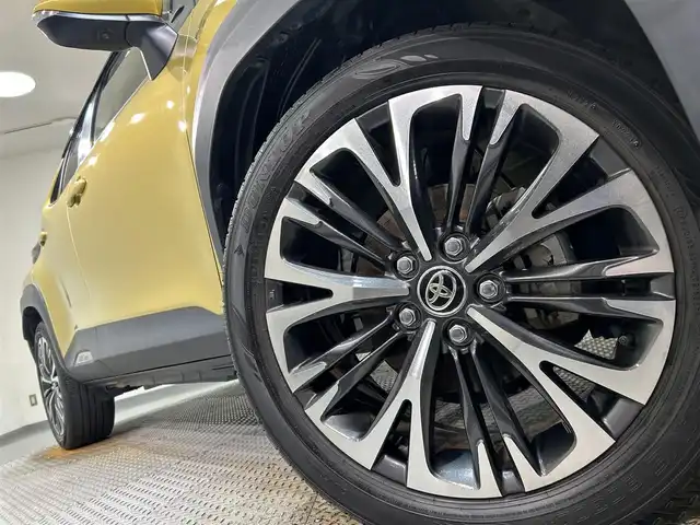 トヨタ ヤリスクロス ハイブリッド Z 愛知県 2021(令3)年 3万km ブラスゴールドメタリック 純正８インチディスプレイオーディオ　/パノラミックビューモニター/レーダークルーズコントロール/プリクラッシュセーフティ/ブラインドスポットモニター/レーントレーシングアシスト/クリアランスソナー/先行車発進告知/パワーバックドア/シートヒーター/ハーフレザーシート/前後ドライブレコーダー/ビルトインＥＴＣ/USB入力端子/アクセサリーソケット/TVキャンセラー/純正18インチアルミホイール/純正フロアマット