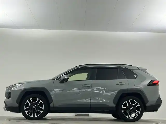 トヨタ ＲＡＶ４ アドベンチャー 埼玉県 2019(令1)年 7.7万km アーバンカーキ 純正９型ナビ　ＴＶ　ＣＤ／ＤＶＤ　ＢＴ　ＥＴＣ　ドライブレコーダー　シートベンチレーション　シートヒーター　パワーシート　オートライ　トオートマチックハイビーム　コーナーセンサー　レーンアシスト