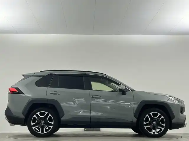 トヨタ ＲＡＶ４ アドベンチャー 埼玉県 2019(令1)年 7.7万km アーバンカーキ 純正９型ナビ　ＴＶ　ＣＤ／ＤＶＤ　ＢＴ　ＥＴＣ　ドライブレコーダー　シートベンチレーション　シートヒーター　パワーシート　オートライ　トオートマチックハイビーム　コーナーセンサー　レーンアシスト