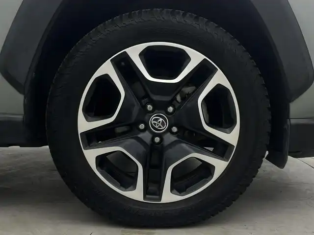 トヨタ ＲＡＶ４ アドベンチャー 埼玉県 2019(令1)年 7.7万km アーバンカーキ 純正９型ナビ　ＴＶ　ＣＤ／ＤＶＤ　ＢＴ　ＥＴＣ　ドライブレコーダー　シートベンチレーション　シートヒーター　パワーシート　オートライ　トオートマチックハイビーム　コーナーセンサー　レーンアシスト