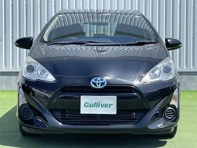 トヨタ アクア S 香川県 2015(平27)年 2.7万km ブラックマイカ 登録時走行距離：26254km/純正ナビゲーション/→フルセグTV/→CD再生/バックカメラ/ビルトインETC/ステアリングリモコン/LEDオートライト/電動格納ウィンカー付きミラー/スマートキー/プッシュスタート
