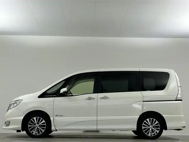 日産 セレナ ハイウェイS G S HV Aセーフ 福島県 2014(平26)年 3万km ブリリアントホワイトパール 純正ナビ　後席モニター　全方位　両側電動　ETC　ドライブレコーダー　クルーズコントロール　オートライト　　　レーンキープアシスト　前後コーナーセンサー　LEDヘッドライト　衝突被害軽減
