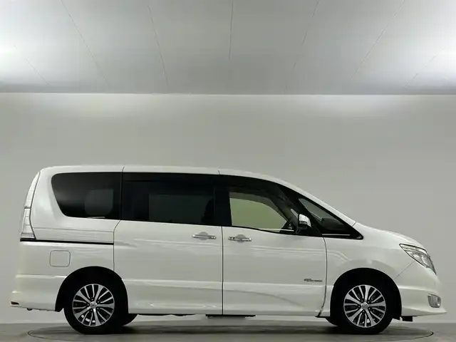 日産 セレナ ハイウェイS G S HV Aセーフ 福島県 2014(平26)年 3万km ブリリアントホワイトパール 純正ナビ　後席モニター　全方位　両側電動　ETC　ドライブレコーダー　クルーズコントロール　オートライト　　　レーンキープアシスト　前後コーナーセンサー　LEDヘッドライト　衝突被害軽減