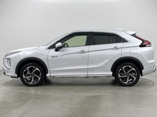 三菱 エクリプス クロス ＰＨＥＶ P 道央・札幌 2021(令3)年 2.9万km ホワイトダイヤモンド ・4WD/・寒冷地仕様/・純正ナビ&BT&USB&フルセグ/・全方位モニター/・衝突軽減ブレーキ/・レーダークルーズコントロール/・ヘッドアップディスプレイ/・ブラインドスポットモニター/・運転席パワーシート/・前席シートヒーター/・ステアリングヒーター/・ハーフレザーシート/・社外前後ドライブレコーダー/・LEDヘッドライト/・LEDフォグランプ/・純正18インチAW/・充電ケーブル有