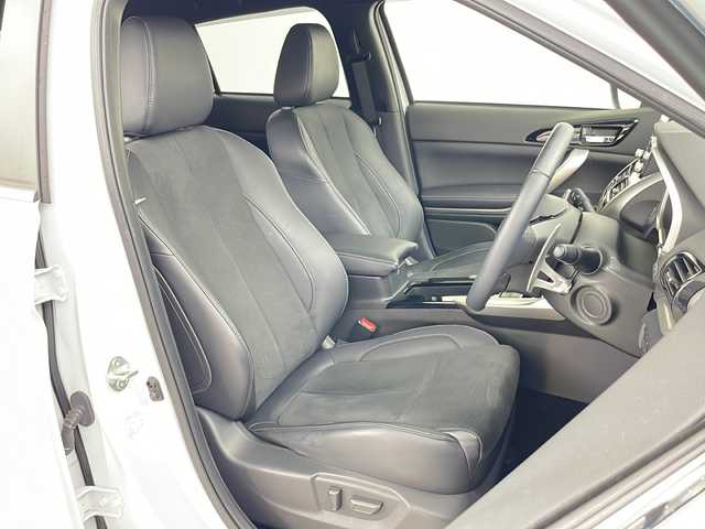 三菱 エクリプス クロス ＰＨＥＶ P 道央・札幌 2021(令3)年 2.9万km ホワイトダイヤモンド ・4WD/・寒冷地仕様/・純正ナビ&BT&USB&フルセグ/・全方位モニター/・衝突軽減ブレーキ/・レーダークルーズコントロール/・ヘッドアップディスプレイ/・ブラインドスポットモニター/・運転席パワーシート/・前席シートヒーター/・ステアリングヒーター/・ハーフレザーシート/・社外前後ドライブレコーダー/・LEDヘッドライト/・LEDフォグランプ/・純正18インチAW/・充電ケーブル有