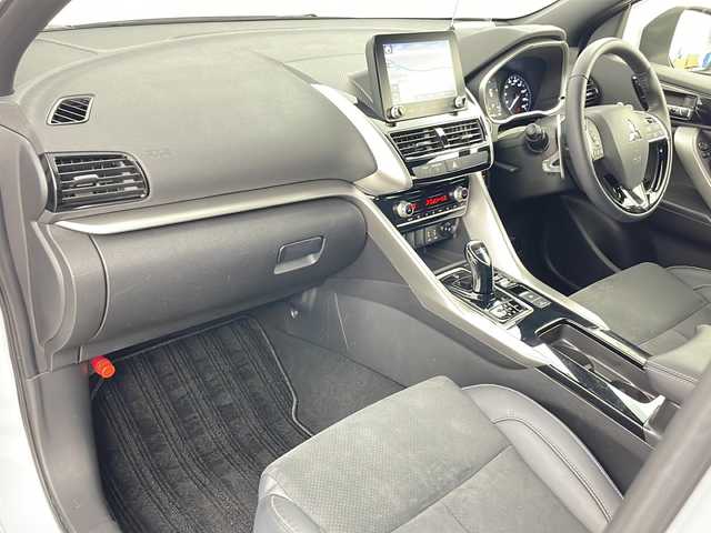 三菱 エクリプス クロス ＰＨＥＶ P 道央・札幌 2021(令3)年 2.9万km ホワイトダイヤモンド ・4WD/・寒冷地仕様/・純正ナビ&BT&USB&フルセグ/・全方位モニター/・衝突軽減ブレーキ/・レーダークルーズコントロール/・ヘッドアップディスプレイ/・ブラインドスポットモニター/・運転席パワーシート/・前席シートヒーター/・ステアリングヒーター/・ハーフレザーシート/・社外前後ドライブレコーダー/・LEDヘッドライト/・LEDフォグランプ/・純正18インチAW/・充電ケーブル有
