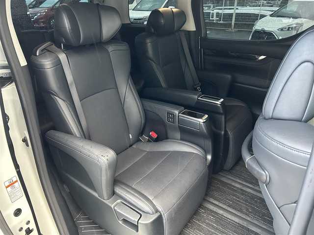 トヨタ アルファード S Cパッケージ 福岡県 2018(平30)年 6.2万km ホワイトパールクリスタルシャイン 純正10型SDナビ(フルセグTV/CD/DVD/BT)バックモニター後席モニター3眼LEDヘッドライトシーケンシャルウィンカートヨタセーフティーセンスコーナーセンサーハンドルヒーターシートヒーター電動リアゲート両側パワスラクルコンETCオットマンパワーシートーHDMI純正18インチアルミホイル純正フロアマットプッシュスタートスマートキー