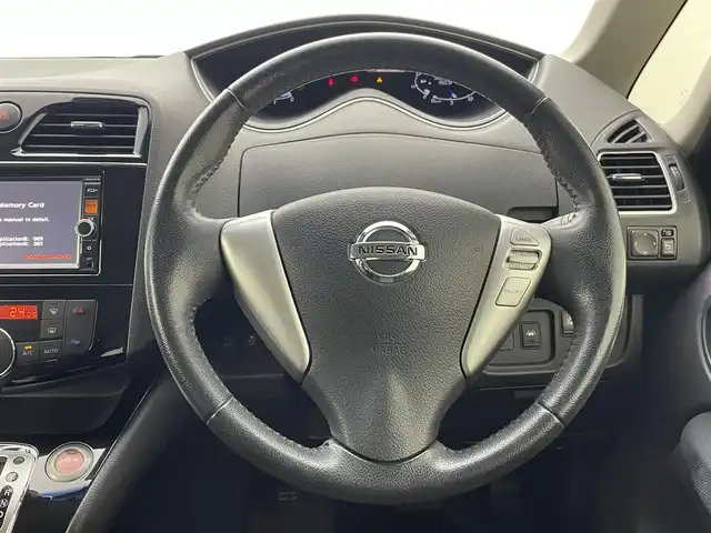 日産 セレナ ハイウェイスター Sハイブリッド 群馬県 2014(平26)年 5.1万km ダイヤモンドブラック エマージェンシーブレーキ　フリップダウンモニター　純正７インチナビ　片側パワースライドドア　クルーズコントロール　ＨＩＤオートライト　純正１６インチＡＷ　横滑り防止装置　ＥＴＣ　スマートキー　禁煙車