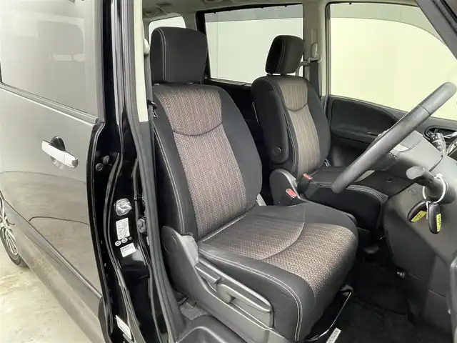 日産 セレナ ハイウェイスター Sハイブリッド 群馬県 2014(平26)年 5.1万km ダイヤモンドブラック エマージェンシーブレーキ　フリップダウンモニター　純正７インチナビ　片側パワースライドドア　クルーズコントロール　ＨＩＤオートライト　純正１６インチＡＷ　横滑り防止装置　ＥＴＣ　スマートキー　禁煙車