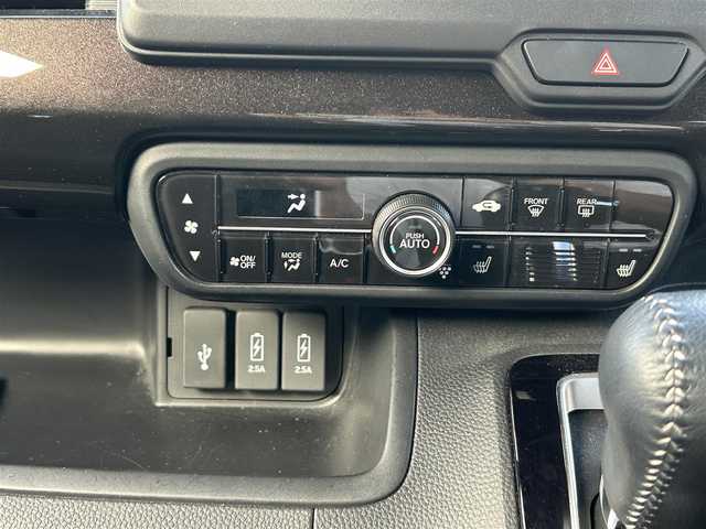ホンダ Ｎ ＢＯＸ 岡山県 2020(令2)年 3.2万km プラチナホワイトパール 登録時走行距離31869km/純正SDナビ/(AM/FM/TV/BT/DISC)/HondaSensing/・衝突軽減ブレーキ/・アダプティブクルーズコントロール/レーンキープアシスト/両側パワースライドドア/ビルトインETC/ドライブレコーダー/S+Rエアロ/バックカメラ/ウォークスルー/ターボ/キセノンヘッドライト/プッシュスタート/スマートキー/スペアキー/純正15インチアルミホイール