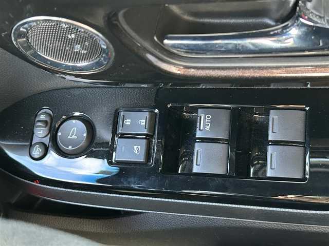 ホンダ Ｎ ＢＯＸ 岡山県 2020(令2)年 3.2万km プラチナホワイトパール 登録時走行距離31869km/純正SDナビ/(AM/FM/TV/BT/DISC)/HondaSensing/・衝突軽減ブレーキ/・アダプティブクルーズコントロール/レーンキープアシスト/両側パワースライドドア/ビルトインETC/ドライブレコーダー/S+Rエアロ/バックカメラ/ウォークスルー/ターボ/キセノンヘッドライト/プッシュスタート/スマートキー/スペアキー/純正15インチアルミホイール