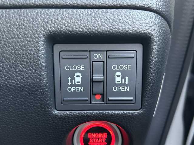 ホンダ Ｎ ＢＯＸ 岡山県 2020(令2)年 3.2万km プラチナホワイトパール 登録時走行距離31869km/純正SDナビ/(AM/FM/TV/BT/DISC)/HondaSensing/・衝突軽減ブレーキ/・アダプティブクルーズコントロール/レーンキープアシスト/両側パワースライドドア/ビルトインETC/ドライブレコーダー/S+Rエアロ/バックカメラ/ウォークスルー/ターボ/キセノンヘッドライト/プッシュスタート/スマートキー/スペアキー/純正15インチアルミホイール